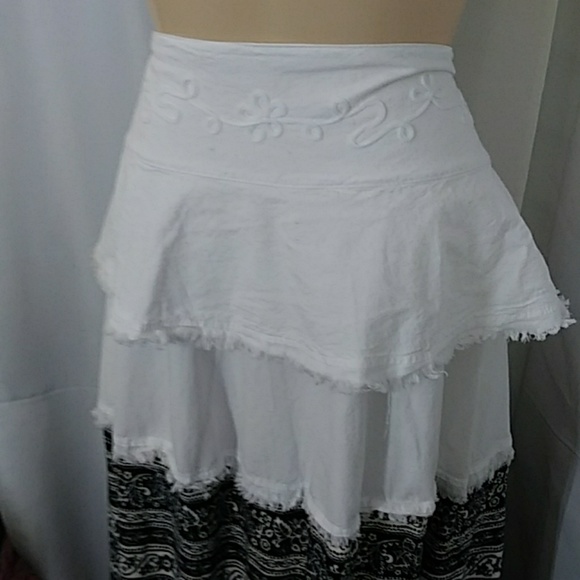 Annabelle's Creation Hybrid Skirt - Picture 2 of 4